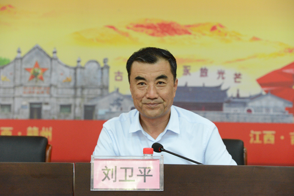 我校常务副校长主持大会交流及闭幕式.jpg 我校常务副校长主持大会交流及闭幕式.jpg