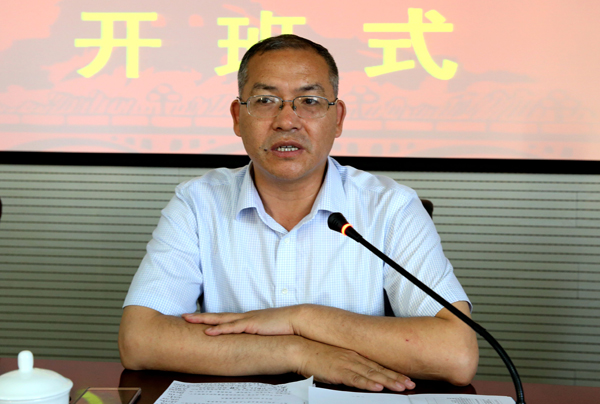 市发改委主任张骁卫同志出席开班式并讲话.jpg 市发改委主任张骁卫同志出席开班式并讲话.jpg
