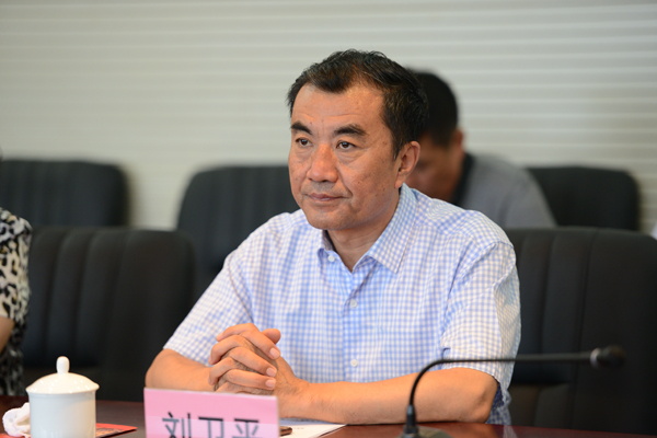 4、我校常务副校长刘卫平参加签约式.jpg 4、我校常务副校长刘卫平参加签约式.jpg