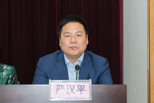 市委常委、组织部部长严汉平主持会议.jpg 市委常委、组织部部长严汉平主持会议.jpg