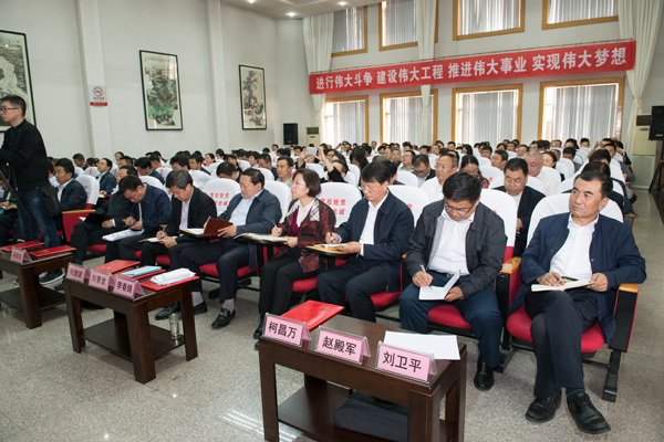 认真学习听党课.jpg 认真学习听党课.jpg