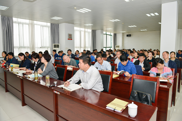 参会学员.jpg 参会学员.jpg