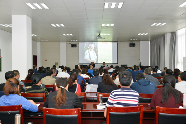 报告会现场.jpg 报告会现场.jpg