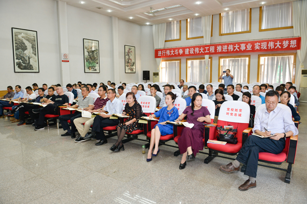 参会学员.jpg 参会学员.jpg