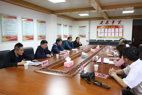 座谈会现场111.jpg 座谈会现场111.jpg