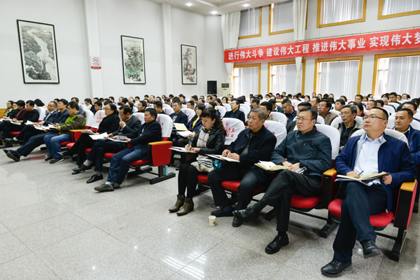 报告会现场1.jpg 报告会现场1.jpg