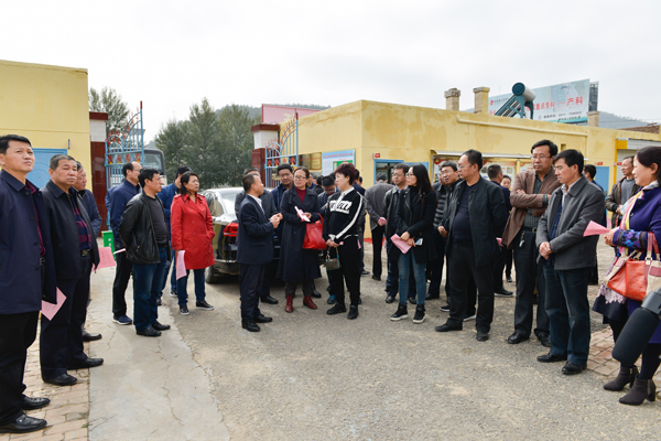 学员调研史家畔乡红鑫养殖场.jpg 学员调研史家畔乡红鑫养殖场.jpg