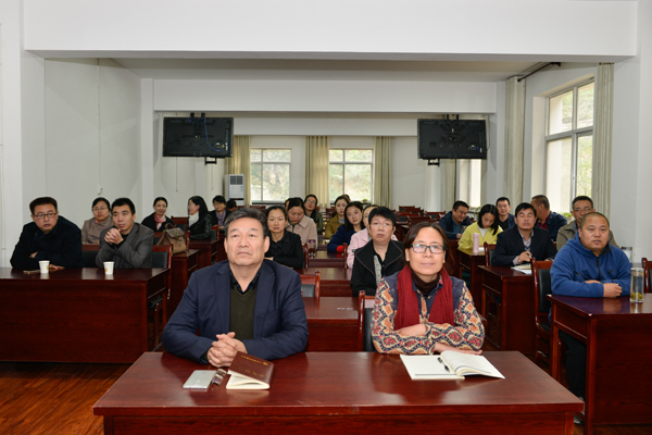 收看现场1.jpg 收看现场1.jpg
