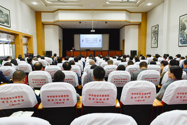 报告会现场1.jpg 报告会现场1.jpg
