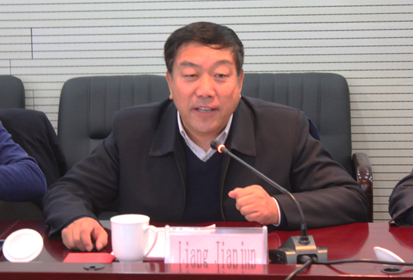 市委组织部副部长、市委党建办主任梁建军介绍我市党建工作.jpg 市委组织部副部长、市委党建办主任梁建军介绍我市党建工作.jpg