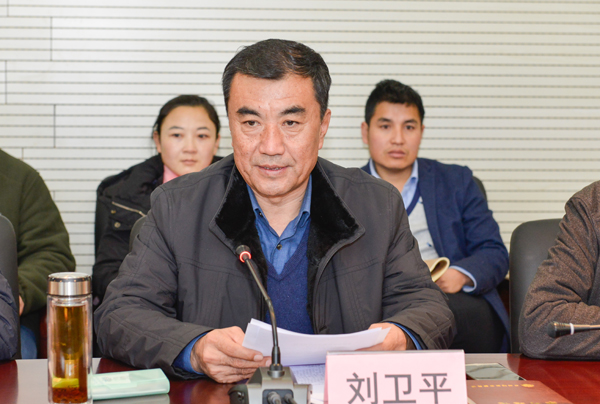 我校常务副校长刘卫平汇报工作.jpg 我校常务副校长刘卫平汇报工作.jpg