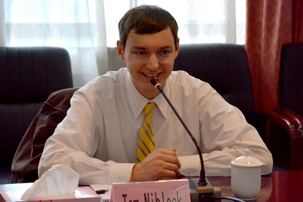 美国驻华使馆政务官员TomNibock(李德明)先生讲话.jpg 美国驻华使馆政务官员TomNibock(李德明)先生讲话.jpg