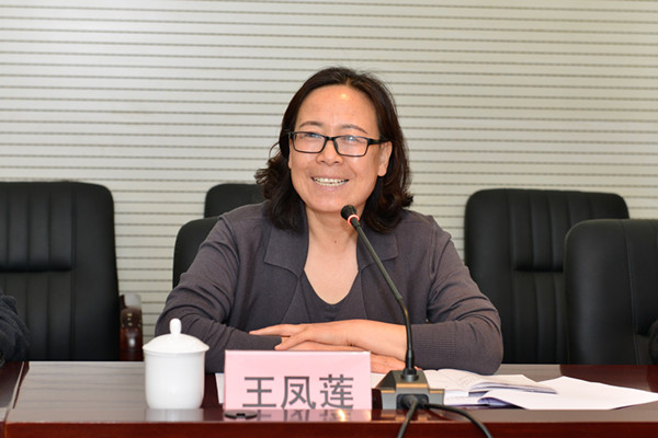 我校副校长王凤莲出席座谈会并介绍我校基本情况_副本.jpg 我校副校长王凤莲出席座谈会并介绍我校基本情况_副本.jpg