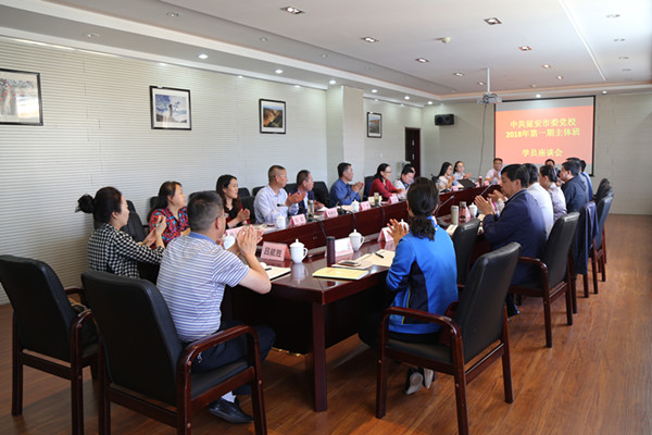 座谈会现场_副本.jpg 座谈会现场_副本.jpg