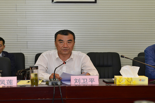 我校常务副校长刘卫平同志主持会议.jpg 我校常务副校长刘卫平同志主持会议.jpg
