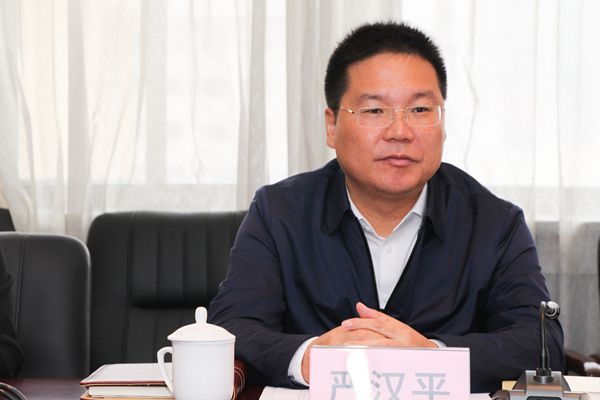 市委副书记、党校校长严汉平出席并讲话_副本.jpg 市委副书记、党校校长严汉平出席并讲话_副本.jpg