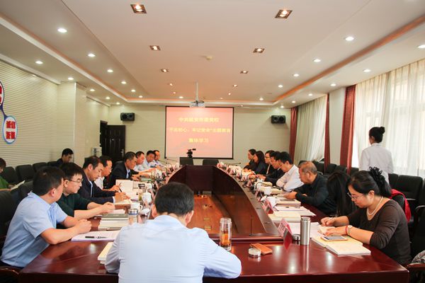 会议现场_副本.jpg 会议现场_副本.jpg