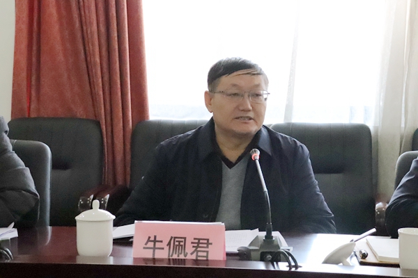 市纪委监委驻人大办纪检组长牛佩君出席会议并逐一评价.JPG