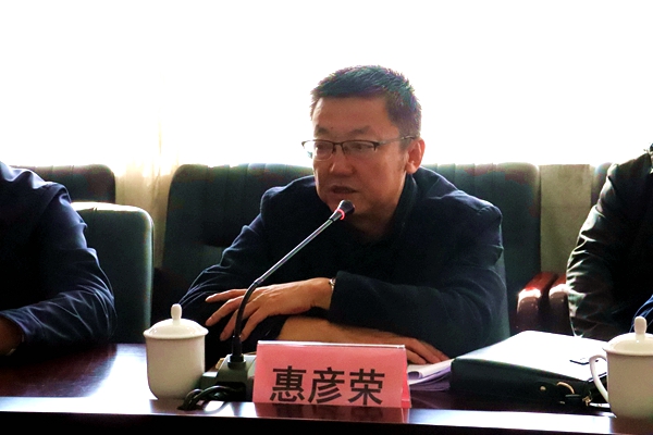 市委主题教育第五指导组组长惠彦荣作指导点评.JPG