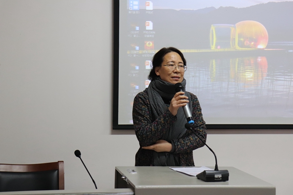 副校长王凤莲主持会议.jpg