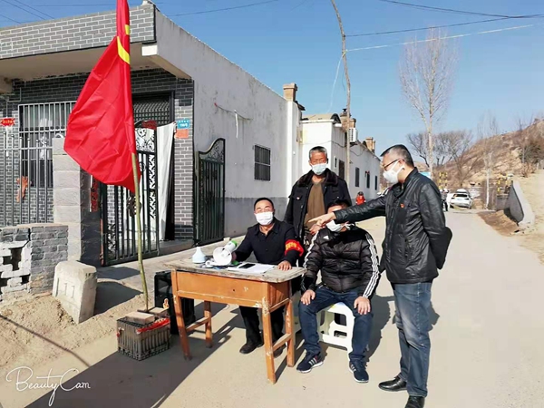 党校教师、扶贫队长李岗到包扶村开展防疫防控工作_副本.jpg