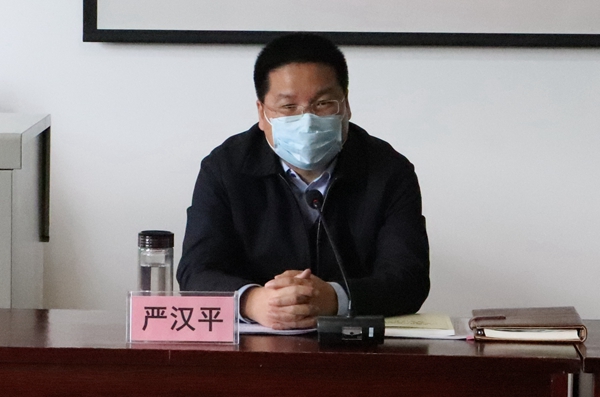 市委副书记 、党校校长严汉平主持会议并讲话.JPG