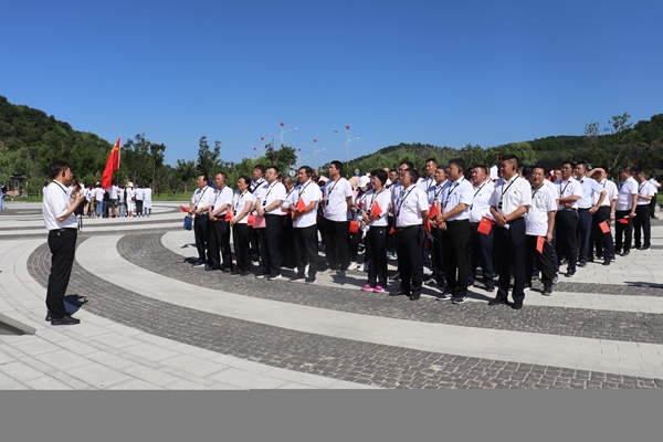 贺海轮教授讲授《三五九旅开发南泥湾与艰苦奋斗的南泥湾精神》.JPG