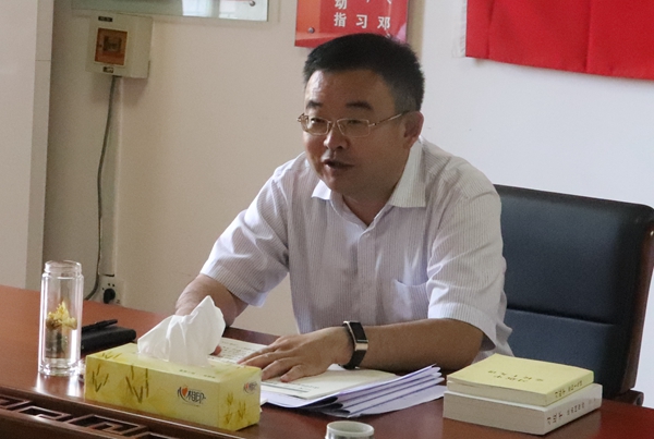 常务副校长王军主持会议.JPG