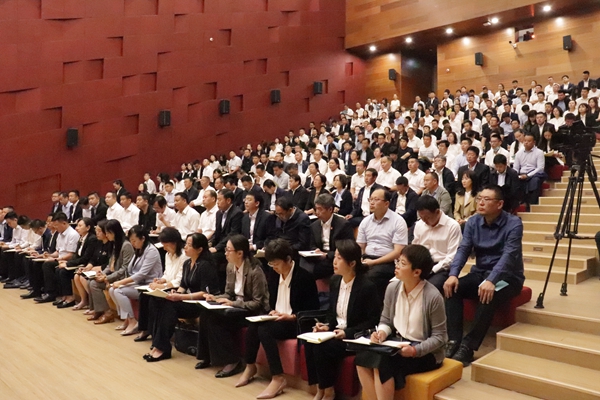 学员认真听讲.JPG