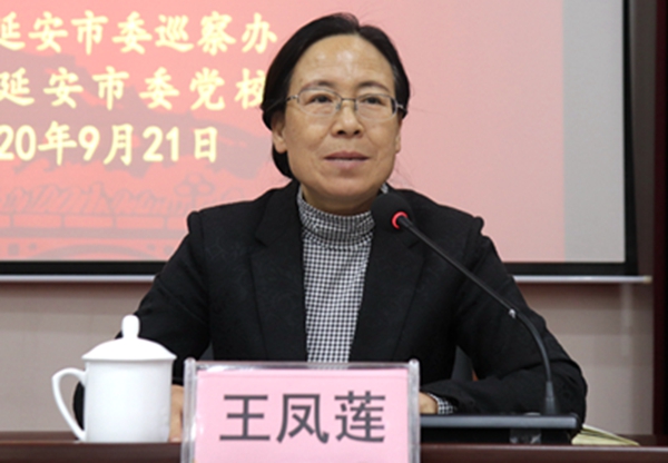 我校副校长王凤莲宣读教学计划.jpg 我校副校长王凤莲宣读教学计划.jpg