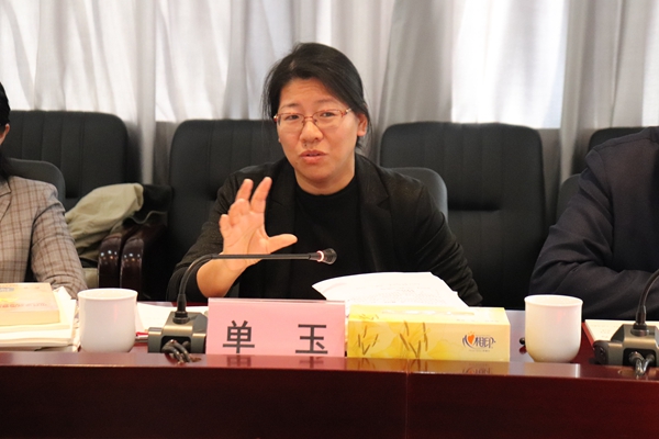 中央党校办公厅副主任单玉主持会议并讲话.JPG
