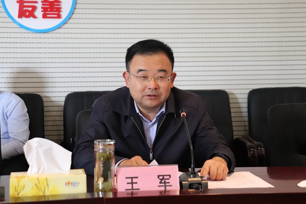 我校常务副校长王军汇报工作.JPG