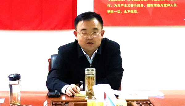 常务副校长王军主持会议.JPG