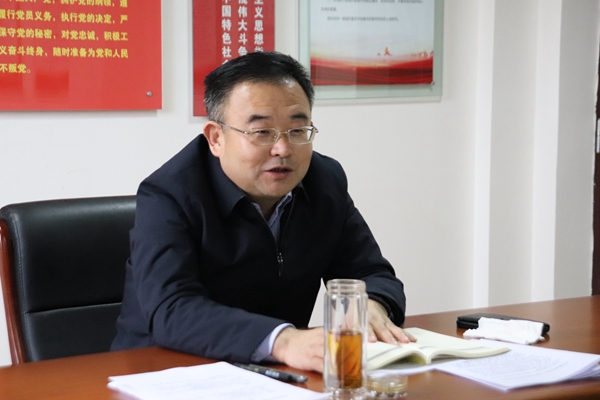常务副校长王军主持会议并讲话.jpg