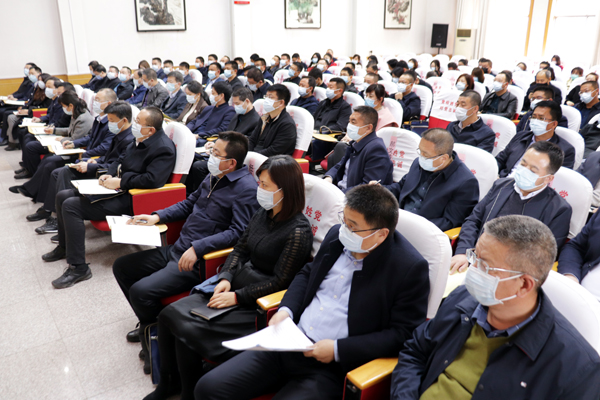 学员认真听讲.jpg