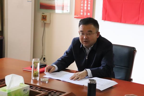 常务副校长王军主持会议.JPG