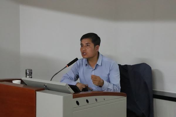 刘国成副教授讲授《中国共产党百年历程》.JPG