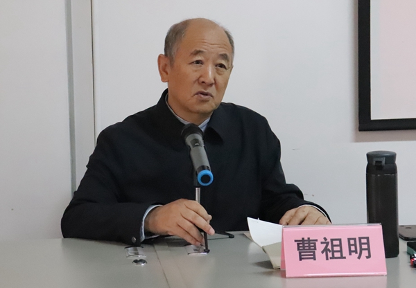 曹祖明教授作专题讲授.JPG