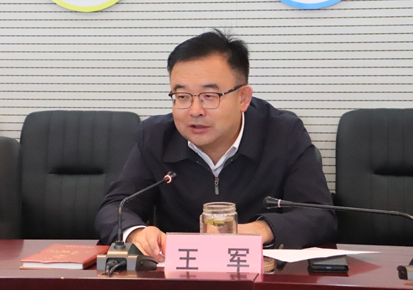 常务副校长王军出席会议并汇报工作.JPG