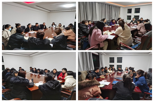 10学员就“结合实际工作，谈谈城乡社区工作者应如何提高工作本领”展开分组讨论.jpg