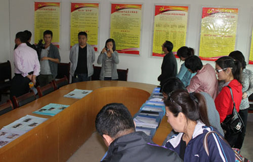 我校2013年第二期科级干部进修班赴甘泉县进行实地教学并拓展训练 第 2 张