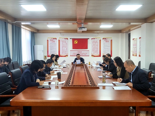 我校召开校委理论学习中心组第十三次会议 我校召开校委理论学习中心组第十三次会议