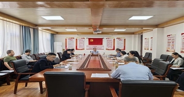 我校召开2025年校委理论学习中心组第十二次会议