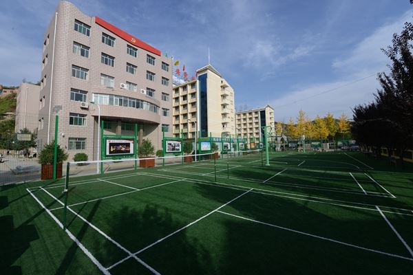 校园操场.JPG