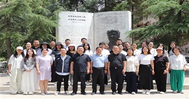 市委党校开展“攀登精神高地 追寻红色印记”主题党日活动