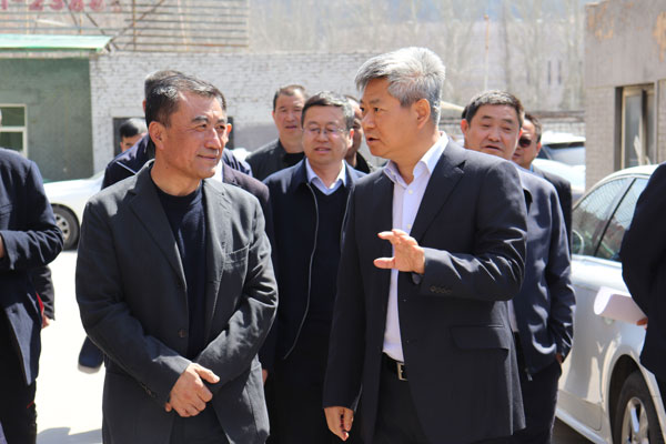 省委常委、市委书记徐新荣、市长薛占海一行到我校调研